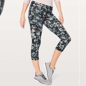 Lululemon Cropped Leggings Spring Bloom Multi Blue size 6 21”L